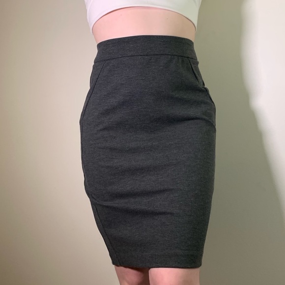 Grey S.C. & CO. tight skirt - Picture 2 of 2